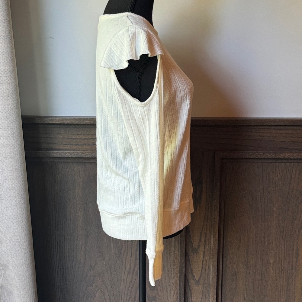 Design365 white ribbed cold shoulder top NWT - Picture 3 of 6